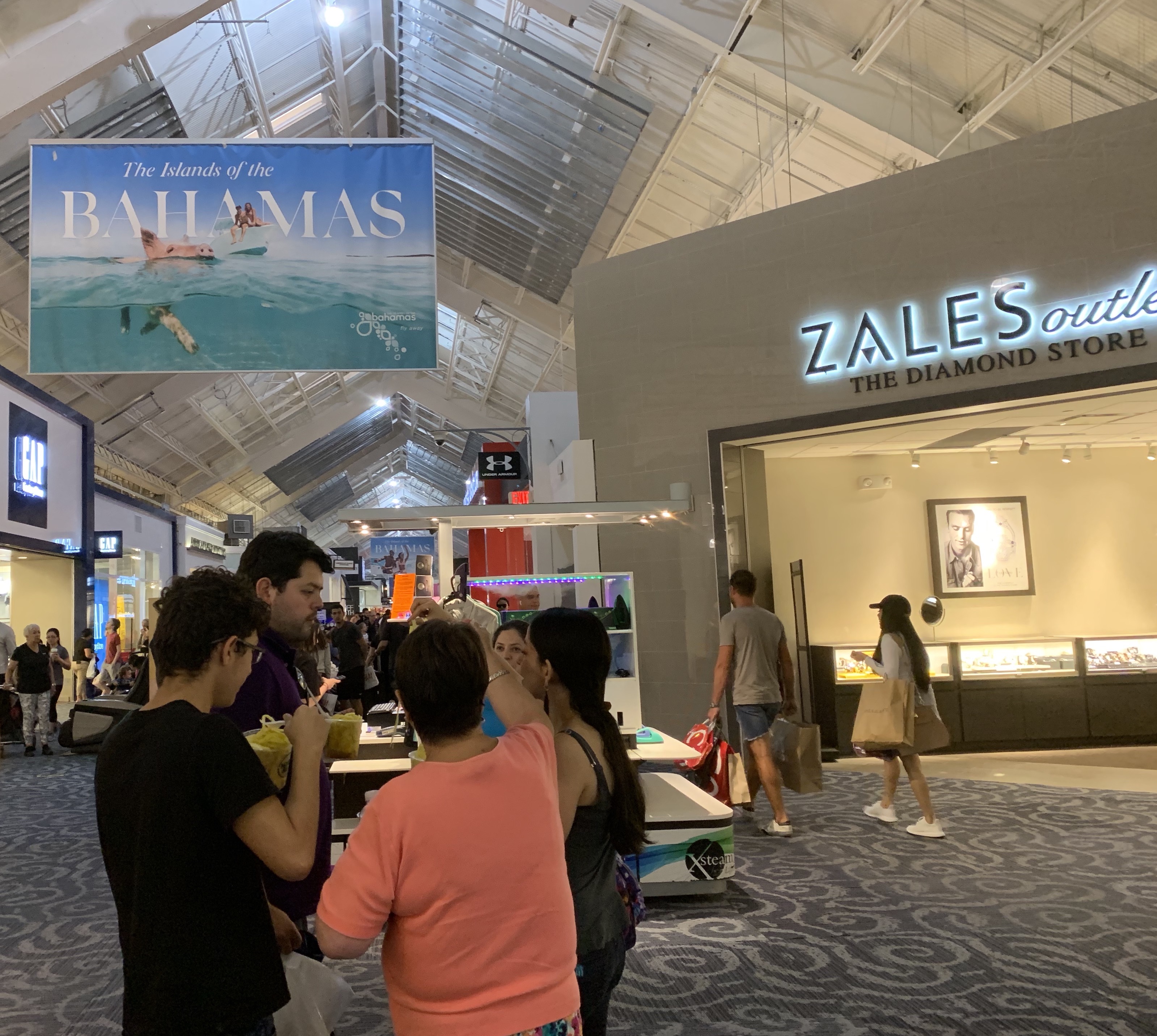 Sawgrass Mills Mall - Holiday Expo, Sawgrass Mills, Sunrise, December 16  2023