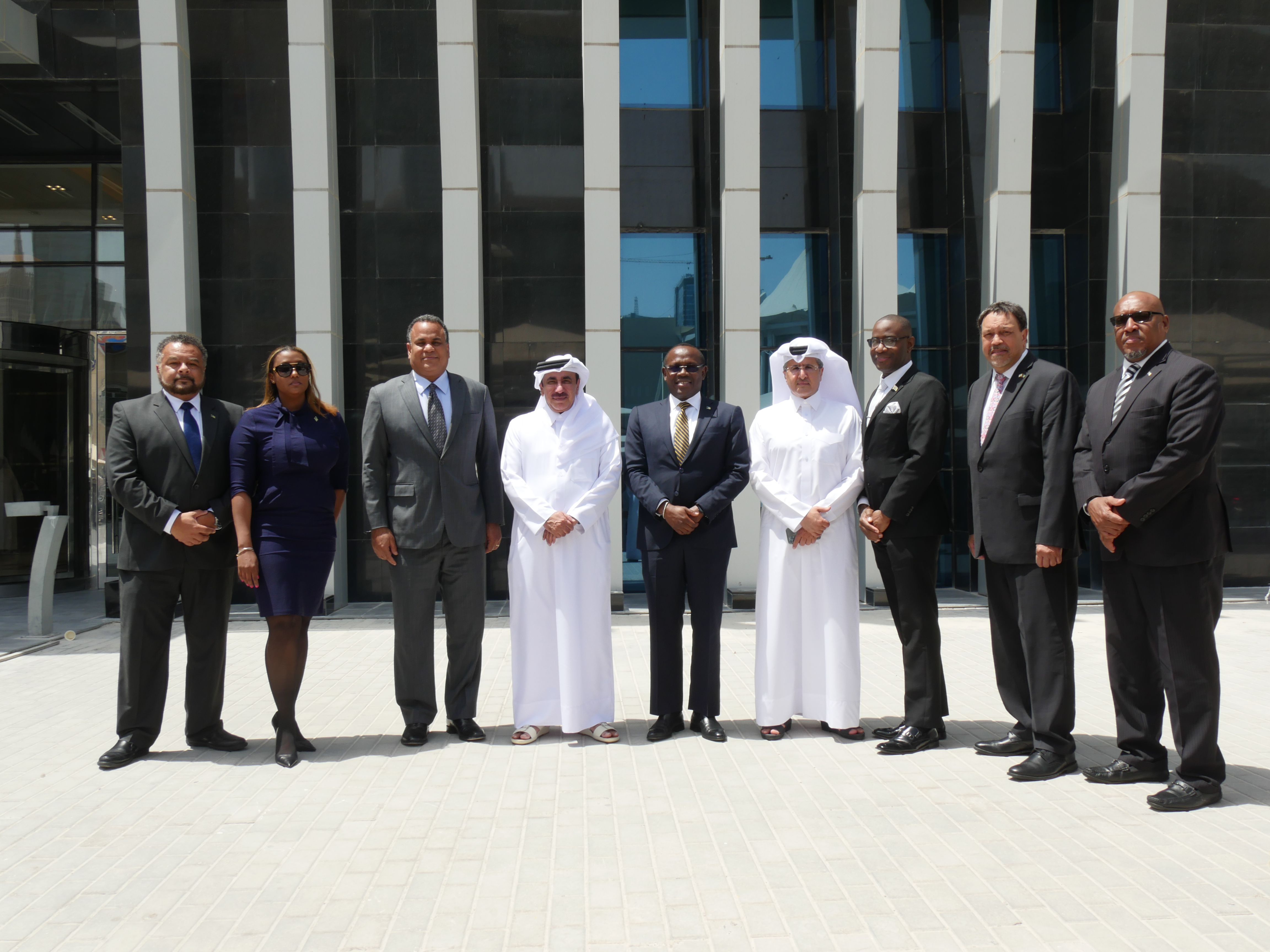 the bahamas delegation with qatars minister of transport and acting president of qatar civil aviation