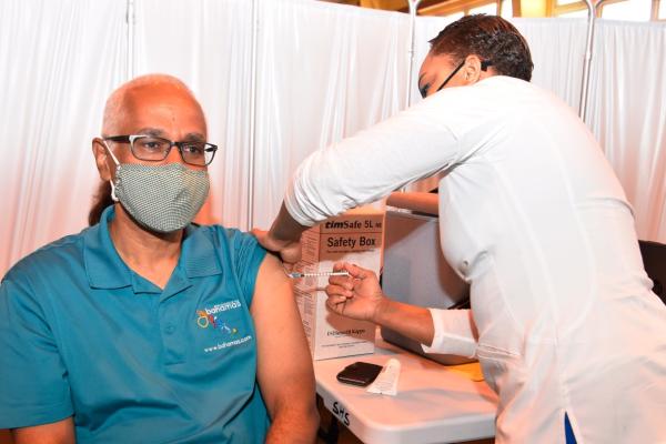 tourism minister received vaccine